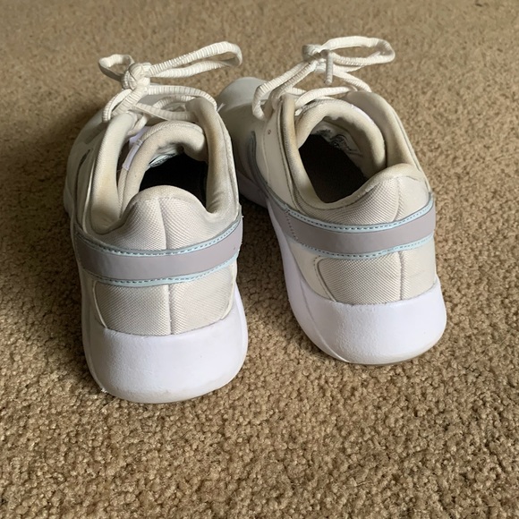 Nike Women’s Cloudfoam Athletic Shoes - Size 6.5 - Picture 5 of 7